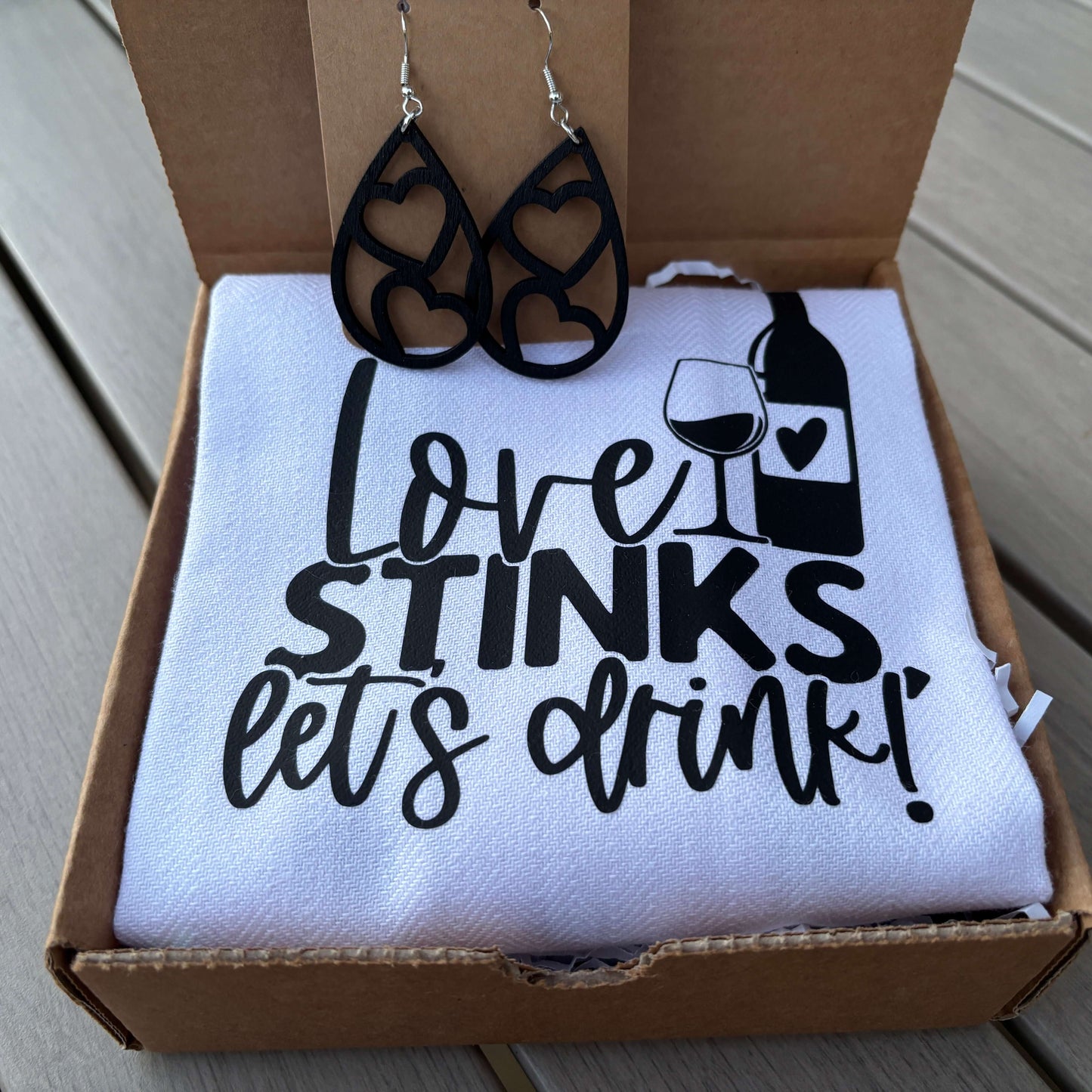 Love stinks towel dangle earrings